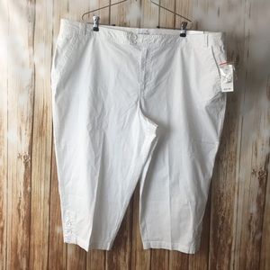 New white Capri Fashion Bug cotton pockets pants
